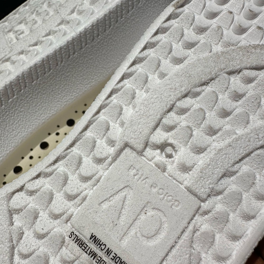 DV by Dolce Vita Elegant Cream Women's Sneakers with Bee Embellishments US 9 - Picture 5 of 9